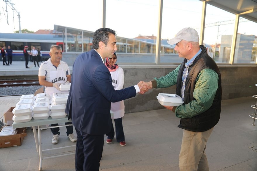 Karaman'da Tren Yolcularına İftarlık Dağıtıldı 5