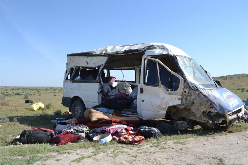 Aksaray'da Tarım İşçilerini Taşıyan Minibüs Devrildi: 13 Yaralı 3