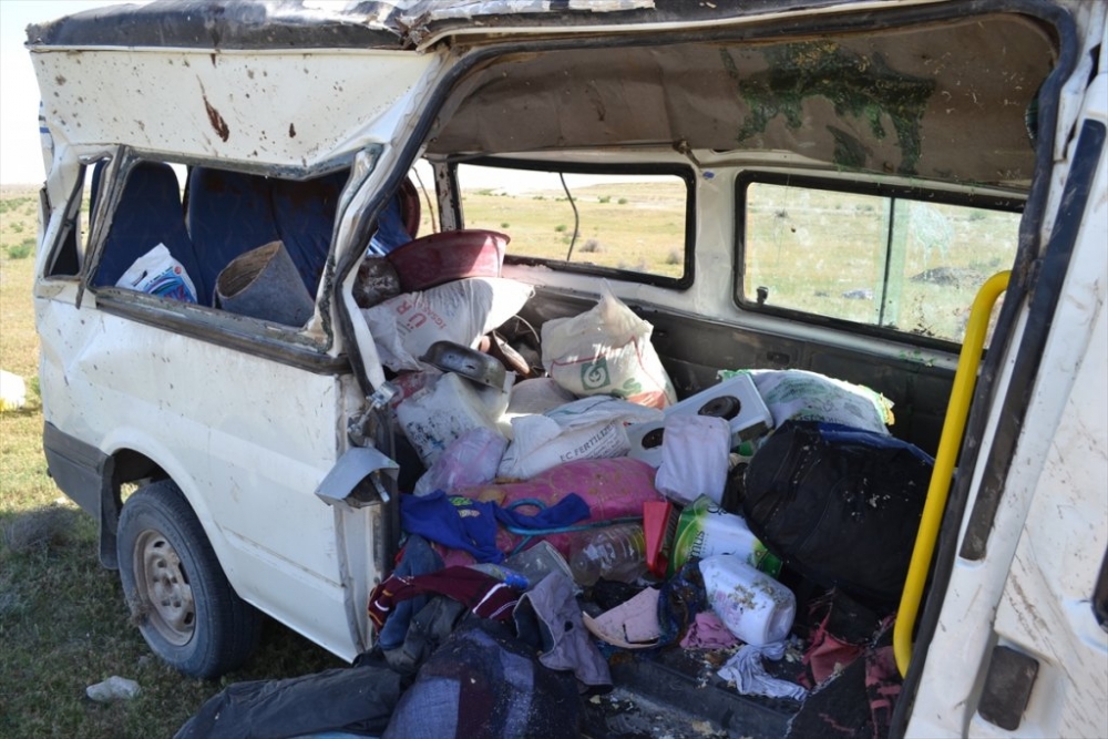 Aksaray'da Tarım İşçilerini Taşıyan Minibüs Devrildi: 13 Yaralı 6