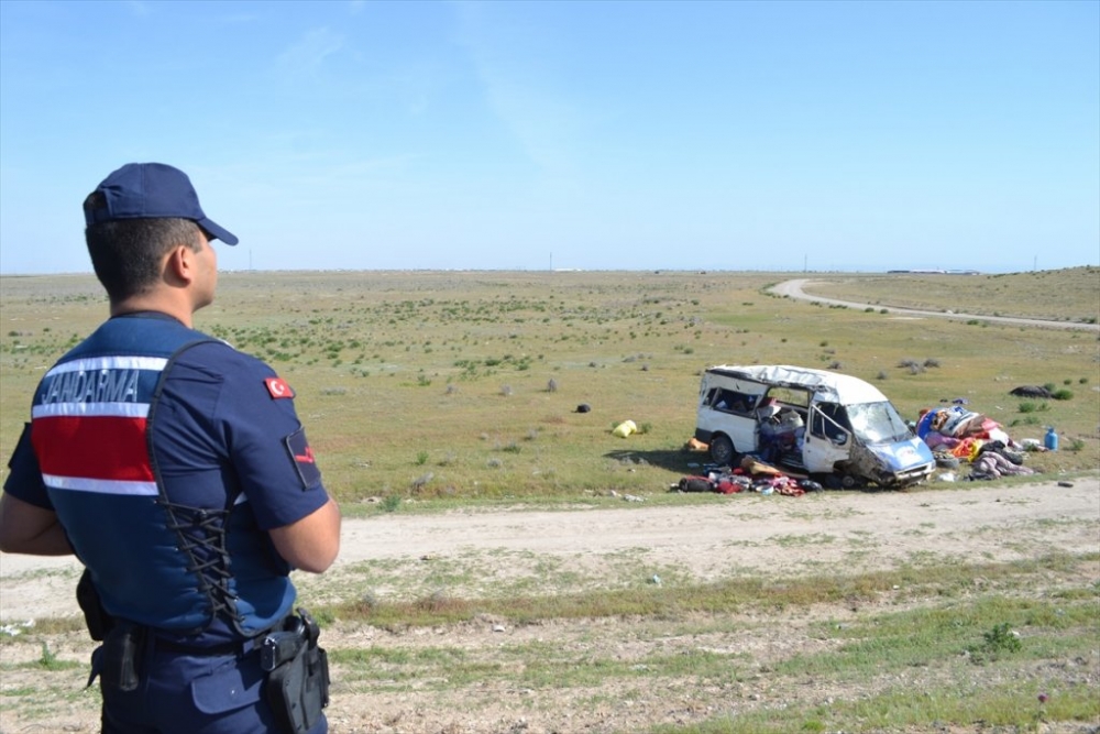 Aksaray'da Tarım İşçilerini Taşıyan Minibüs Devrildi: 13 Yaralı 7