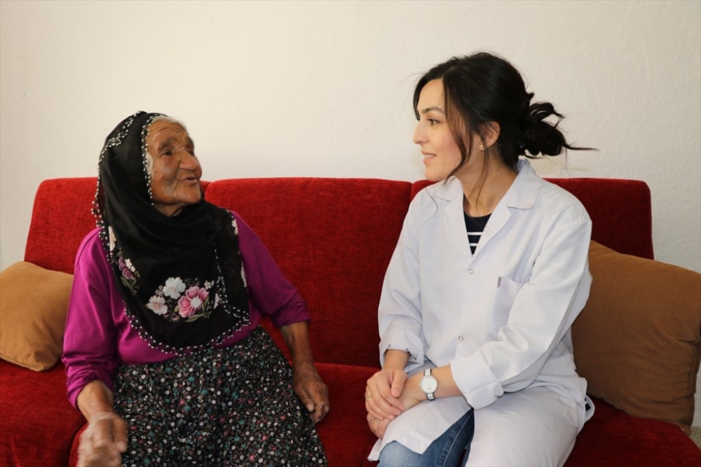 Niğde'de Lise Öğrencileri Hem Meslek Öğreniyorlar,Hem de Yoksulların Yar 12