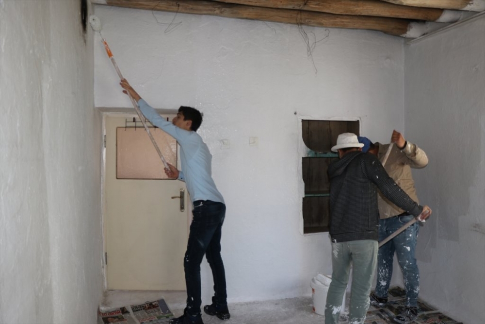 Niğde'de Lise Öğrencileri Hem Meslek Öğreniyorlar,Hem de Yoksulların Yar 3