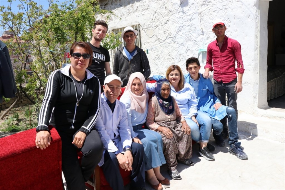 Niğde'de Lise Öğrencileri Hem Meslek Öğreniyorlar,Hem de Yoksulların Yar 9