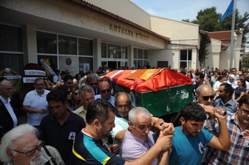 Antalya'da Öldürülen Arkeolog İçin Müze Önünde Tören 10