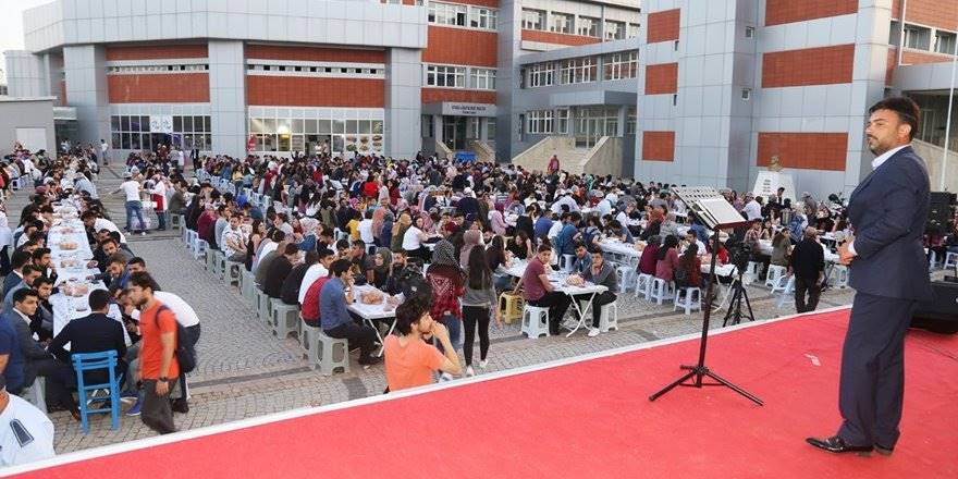 Karaman'da İftar Sofrası Üniversite Öğrencileri İçin Kuruldu