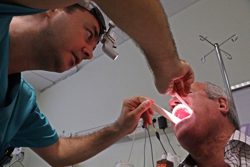 Çok Sevdiği Acı, Dilini Yakınca Kanser Olduğunu Öğrendi 1