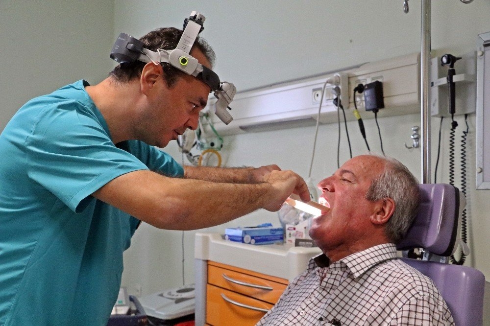 Çok Sevdiği Acı, Dilini Yakınca Kanser Olduğunu Öğrendi 5