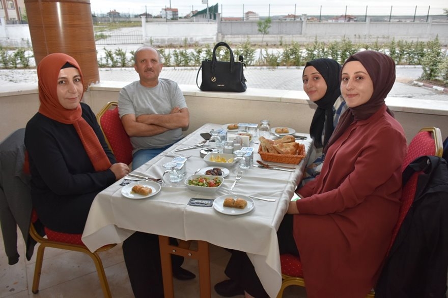 Karaman İl Milli Eğitim Müdürlüğünde Çalışan Personeller İftarda Bir Ara 15