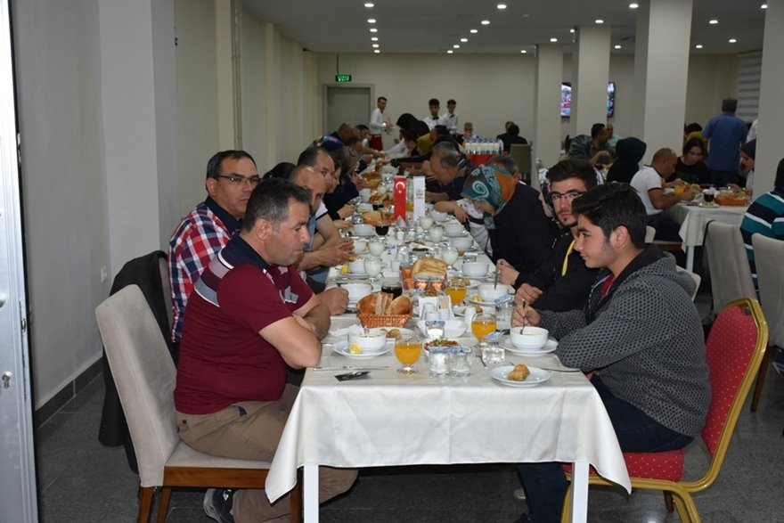 Karaman İl Milli Eğitim Müdürlüğünde Çalışan Personeller İftarda Bir Ara 16