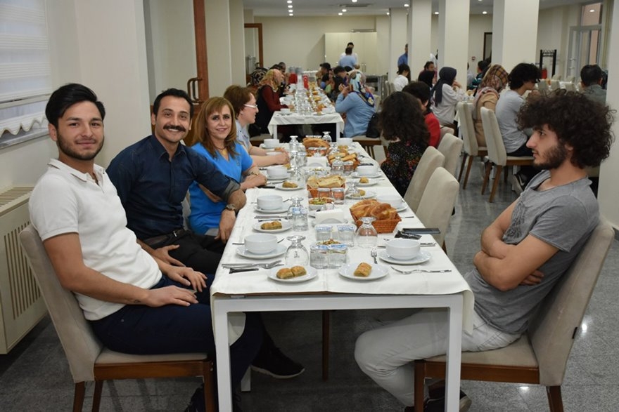 Karaman İl Milli Eğitim Müdürlüğünde Çalışan Personeller İftarda Bir Ara 18