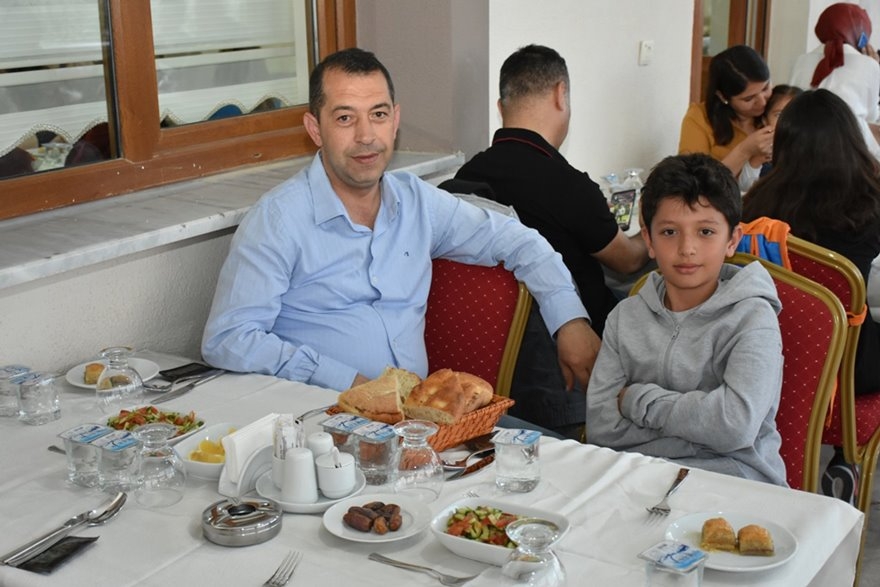 Karaman İl Milli Eğitim Müdürlüğünde Çalışan Personeller İftarda Bir Ara 20