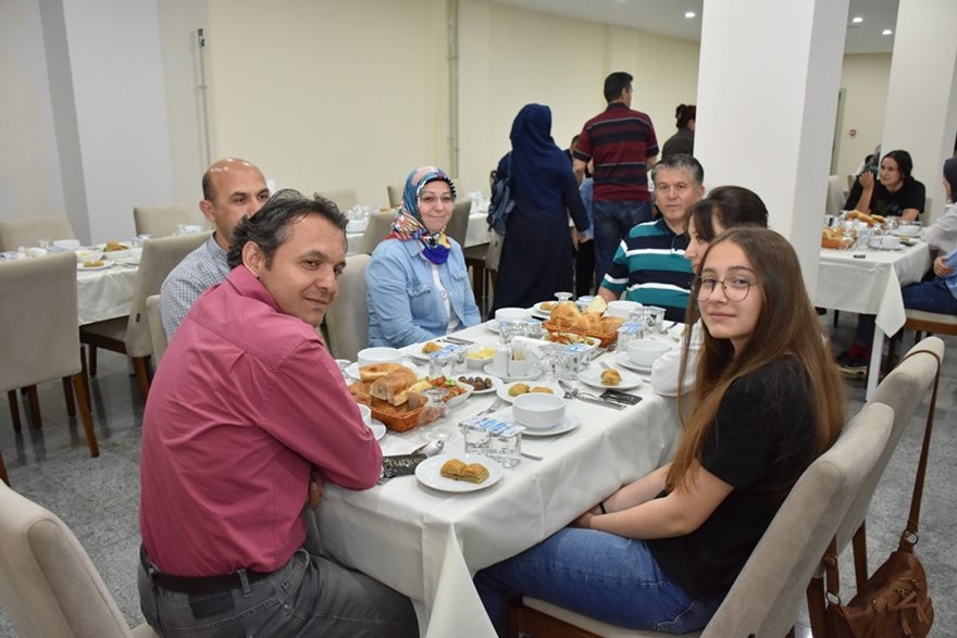 Karaman İl Milli Eğitim Müdürlüğünde Çalışan Personeller İftarda Bir Ara 21