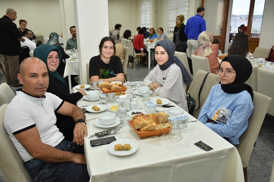 Karaman İl Milli Eğitim Müdürlüğünde Çalışan Personeller İftarda Bir Ara 22