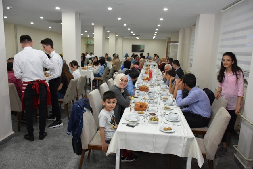 Karaman İl Milli Eğitim Müdürlüğünde Çalışan Personeller İftarda Bir Ara 24