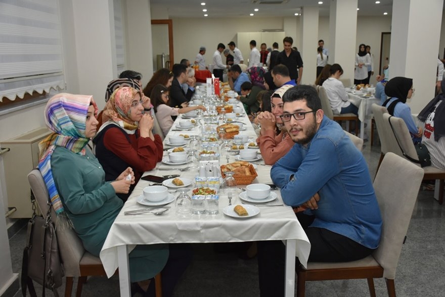 Karaman İl Milli Eğitim Müdürlüğünde Çalışan Personeller İftarda Bir Ara 25