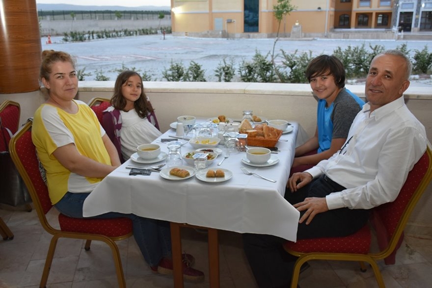 Karaman İl Milli Eğitim Müdürlüğünde Çalışan Personeller İftarda Bir Ara 26