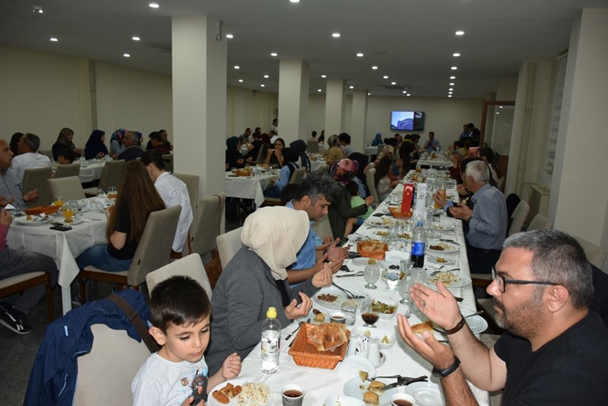 Karaman İl Milli Eğitim Müdürlüğünde Çalışan Personeller İftarda Bir Ara 29