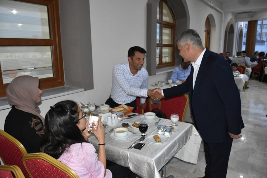 Karaman İl Milli Eğitim Müdürlüğünde Çalışan Personeller İftarda Bir Ara 3