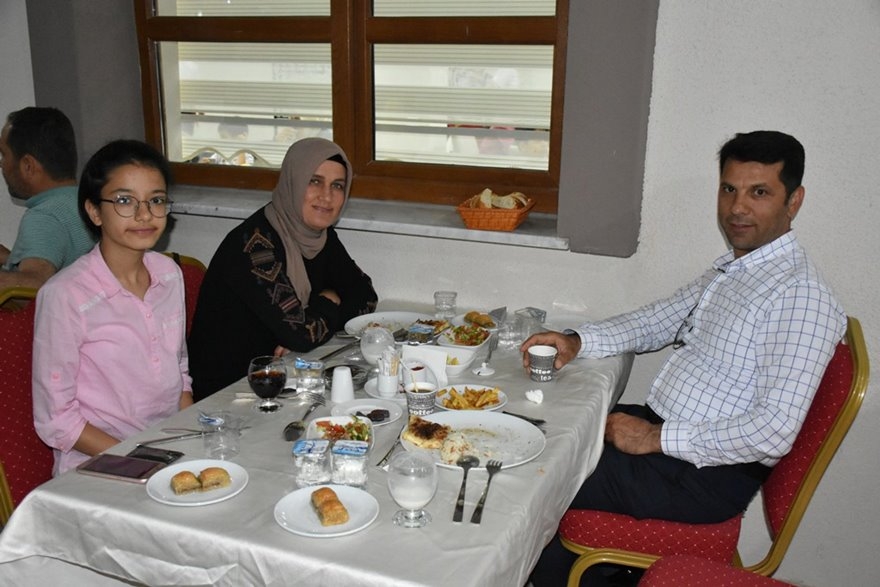 Karaman İl Milli Eğitim Müdürlüğünde Çalışan Personeller İftarda Bir Ara 32