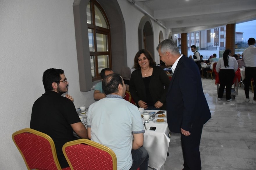 Karaman İl Milli Eğitim Müdürlüğünde Çalışan Personeller İftarda Bir Ara 4