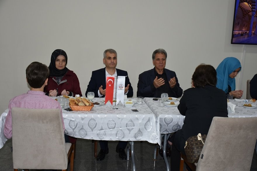 Karaman İl Milli Eğitim Müdürlüğünde Çalışan Personeller İftarda Bir Ara 5