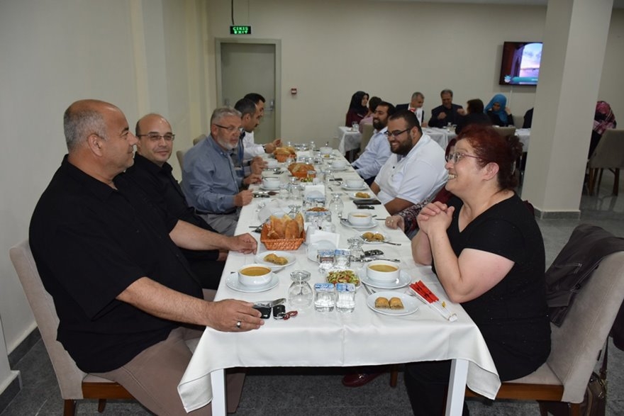 Karaman İl Milli Eğitim Müdürlüğünde Çalışan Personeller İftarda Bir Ara 8