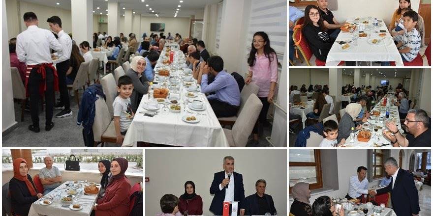 Karaman İl Milli Eğitim Müdürlüğünde Çalışan Personeller İftarda Bir Ara