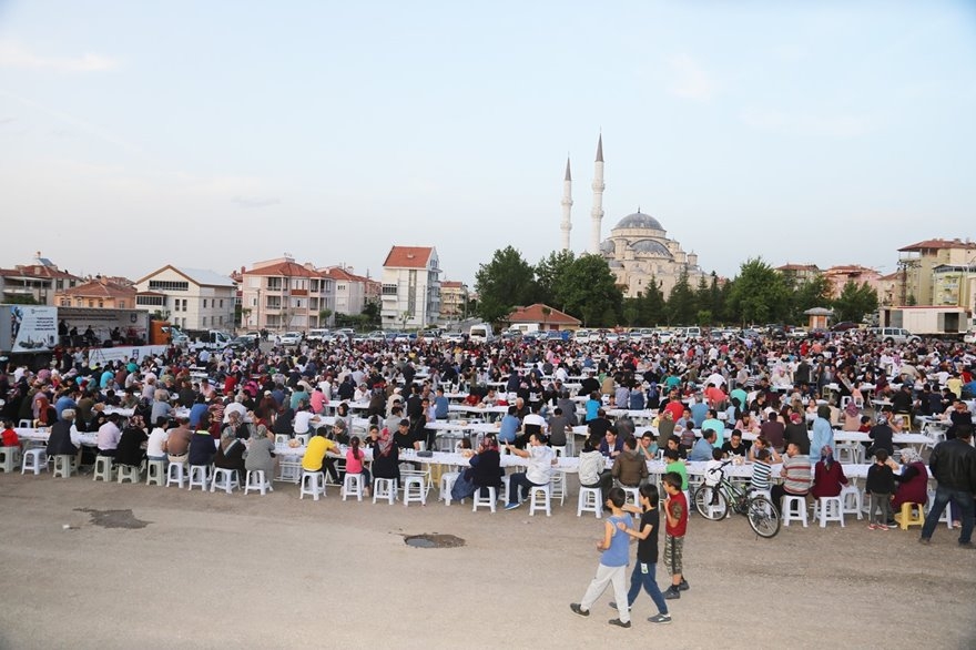 Karaman'da İftar Sofrası Ziya Gökalp Mahallesi'ne Kuruldu 1