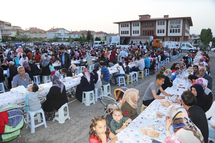 Karaman'da İftar Sofrası Ziya Gökalp Mahallesi'ne Kuruldu 3