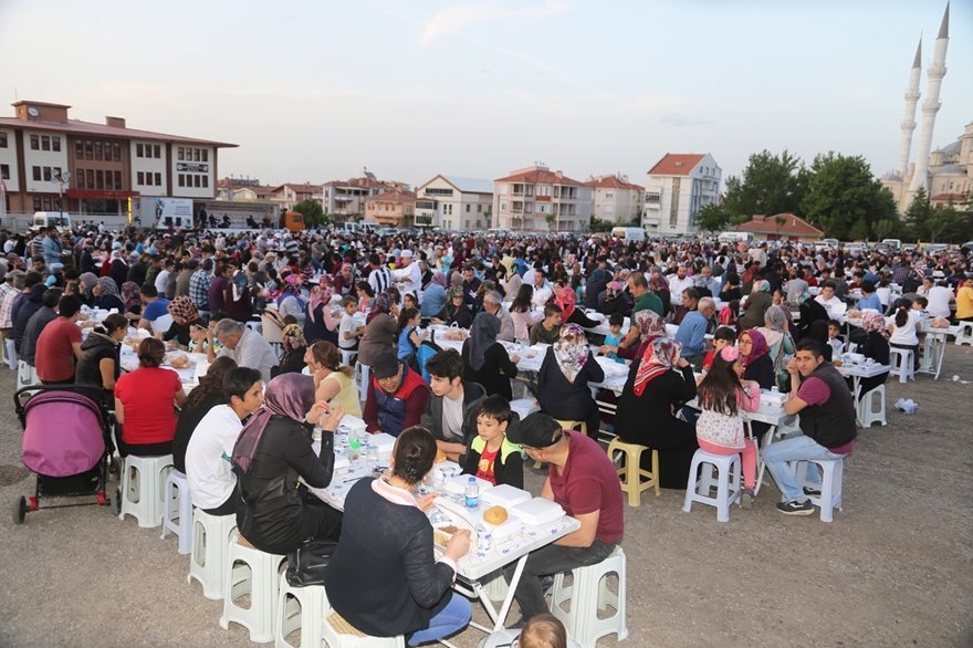 Karaman'da İftar Sofrası Ziya Gökalp Mahallesi'ne Kuruldu 6