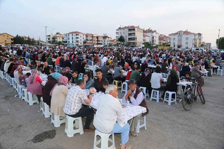 Karaman'da İftar Sofrası Ziya Gökalp Mahallesi'ne Kuruldu 8