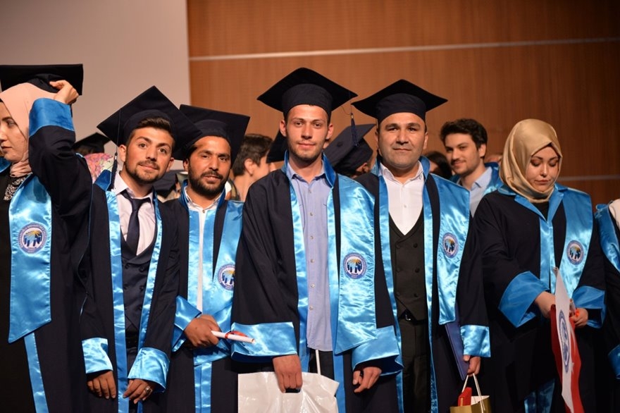 KMÜ'de Mezuniyet Sevinci 10