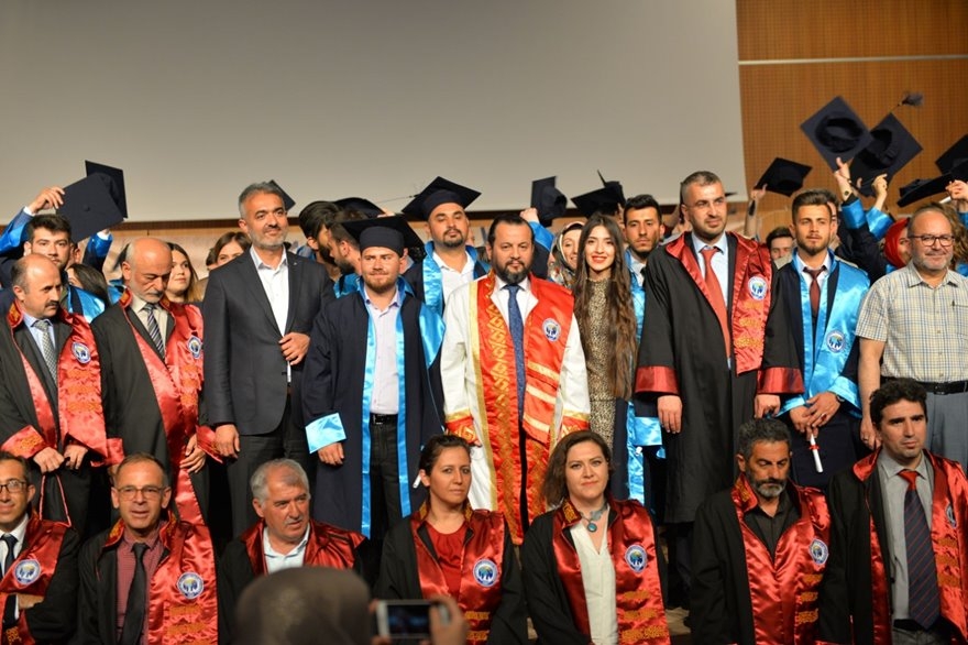 KMÜ'de Mezuniyet Sevinci 12