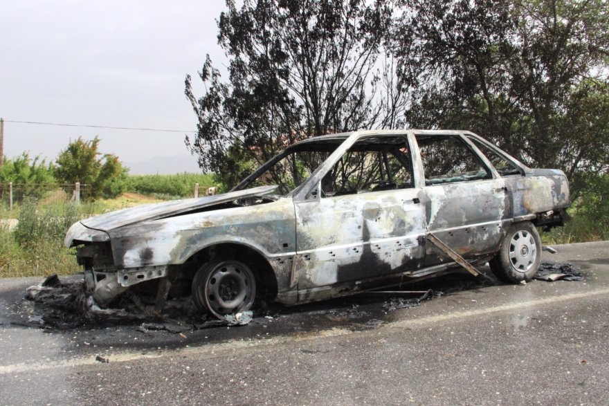 Karaman-Konya Karayolunda Seyir Halindeki Otomobil Alev Aldı 3