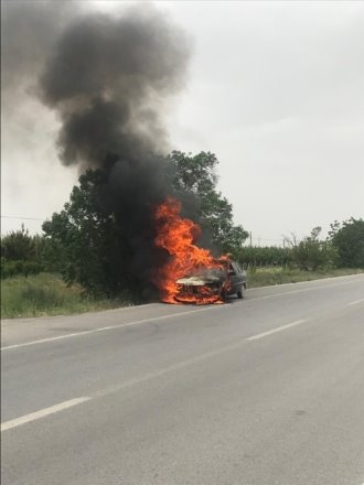 Karaman-Konya Karayolunda Seyir Halindeki Otomobil Alev Aldı 7