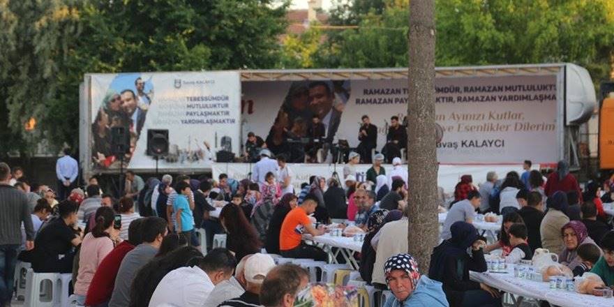 Karaman'da Kurulan İftar Sofrasına Vatandaşlardan Yoğun İlgi