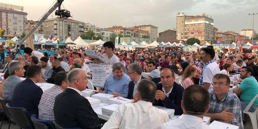 İstanbul'da Düzenlenen İftara Karamanlılardan Yoğun İlgi