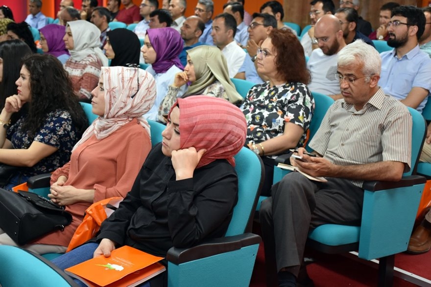 Okul Yöneticilerine ve Rehberlik Öğretmenlerine 'Eğitimde Dijital Kuşak 9