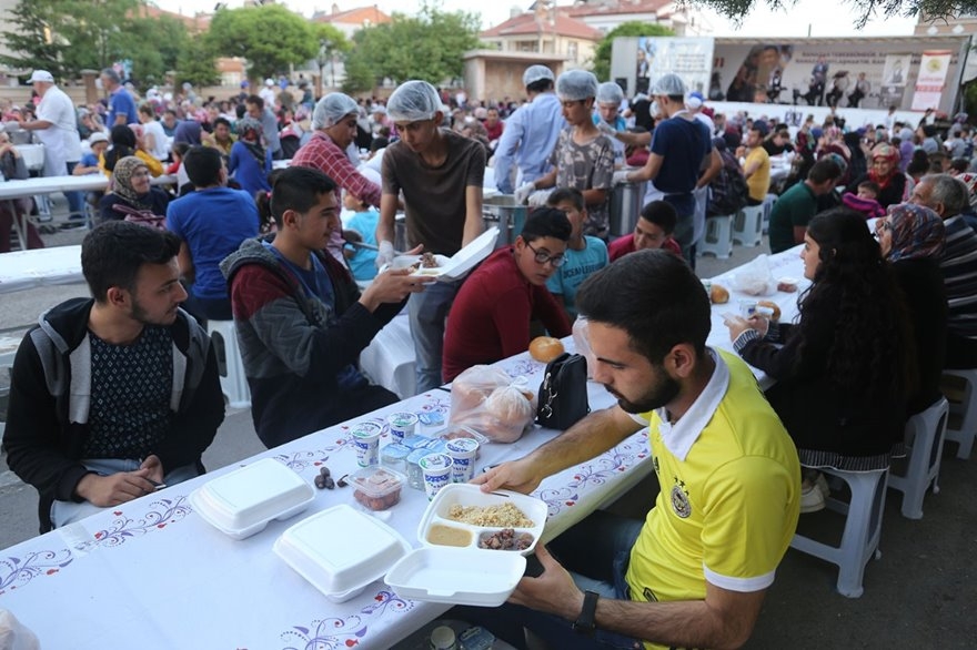 Karaman'da İftar Sofrası Hürriyet Mahallesi'nde Kuruldu 2