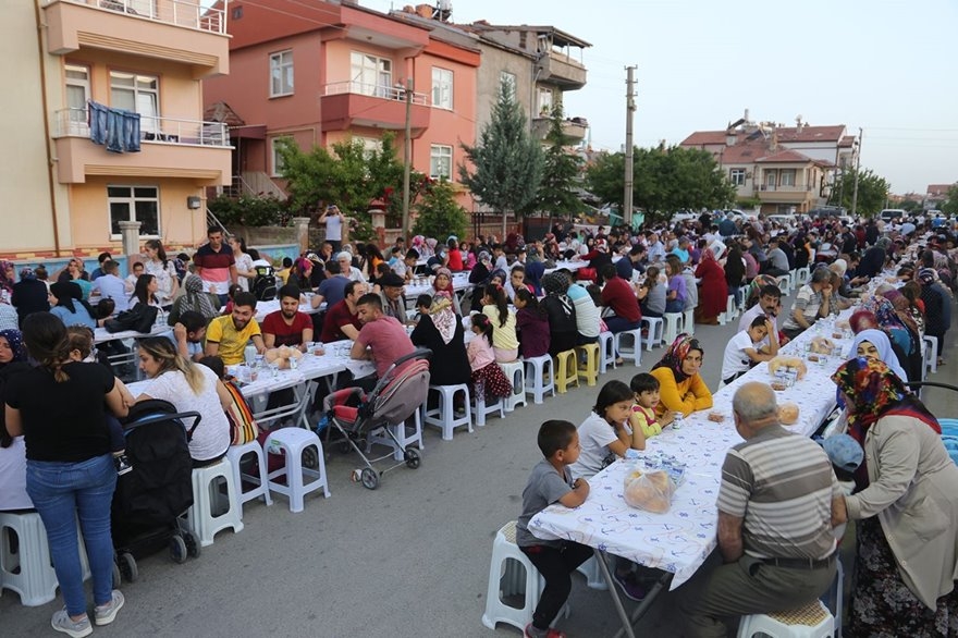 Karaman'da İftar Sofrası Hürriyet Mahallesi'nde Kuruldu 5