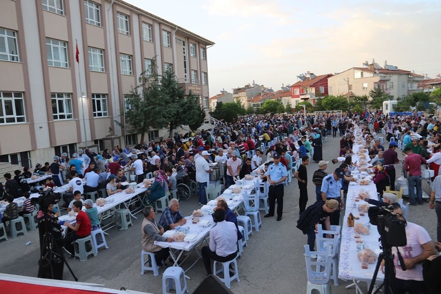 Karaman'da İftar Sofrası Hürriyet Mahallesi'nde Kuruldu 6