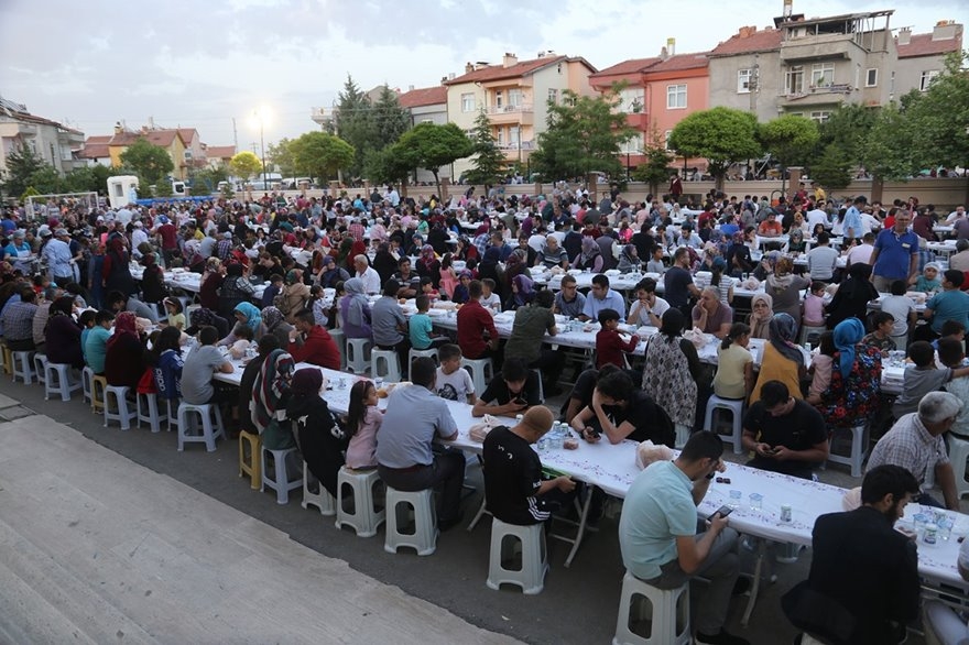 Karaman'da İftar Sofrası Hürriyet Mahallesi'nde Kuruldu 7