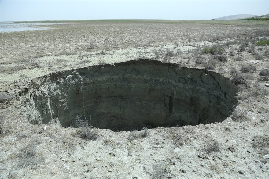 Karaman ve Konya Sınırları İçerisinde Oluşan Obruk Görenleri Korkutuyor 2