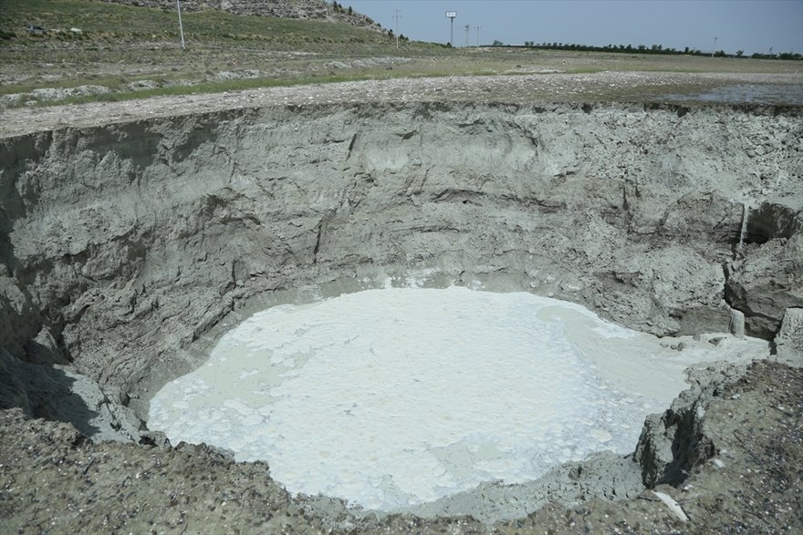 Karaman ve Konya Sınırları İçerisinde Oluşan Obruk Görenleri Korkutuyor 5