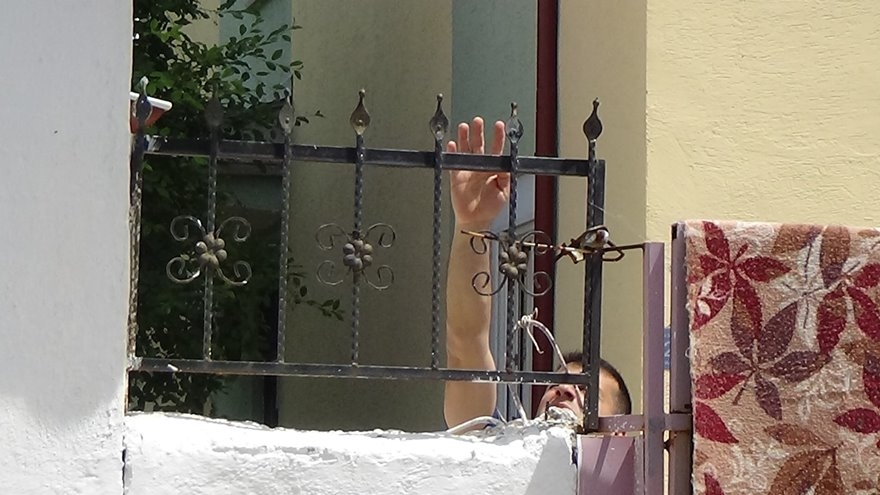 Karaman'da Güvercini Yakalamak İsteyen Genç Korkuluğun Üzerine Düştü 2