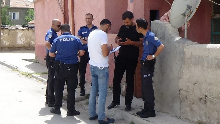 Karaman'da Güvercini Yakalamak İsteyen Genç Korkuluğun Üzerine Düştü 3