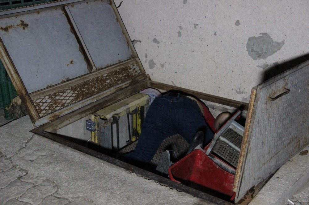 karaman'da  asansöre sıkışan market işçisi hayatını kaybetti 3
