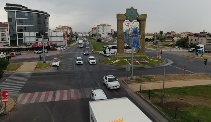 Aksaray Bayram Trafiğini Ölümsüz Atlattı 2