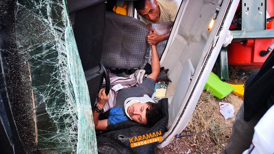 Aksaray'da Kamyonet şarampole devrildi 1