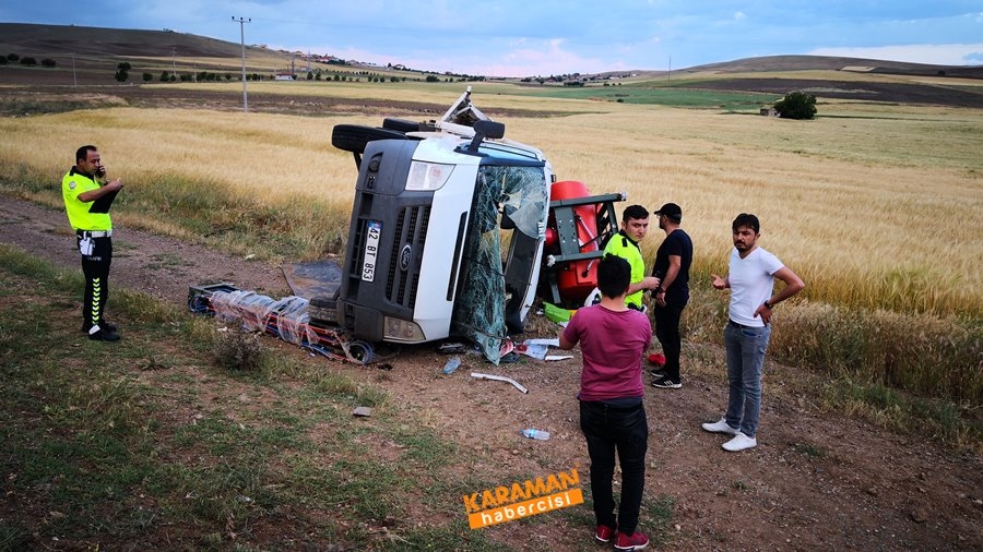 Aksaray'da Kamyonet şarampole devrildi 5